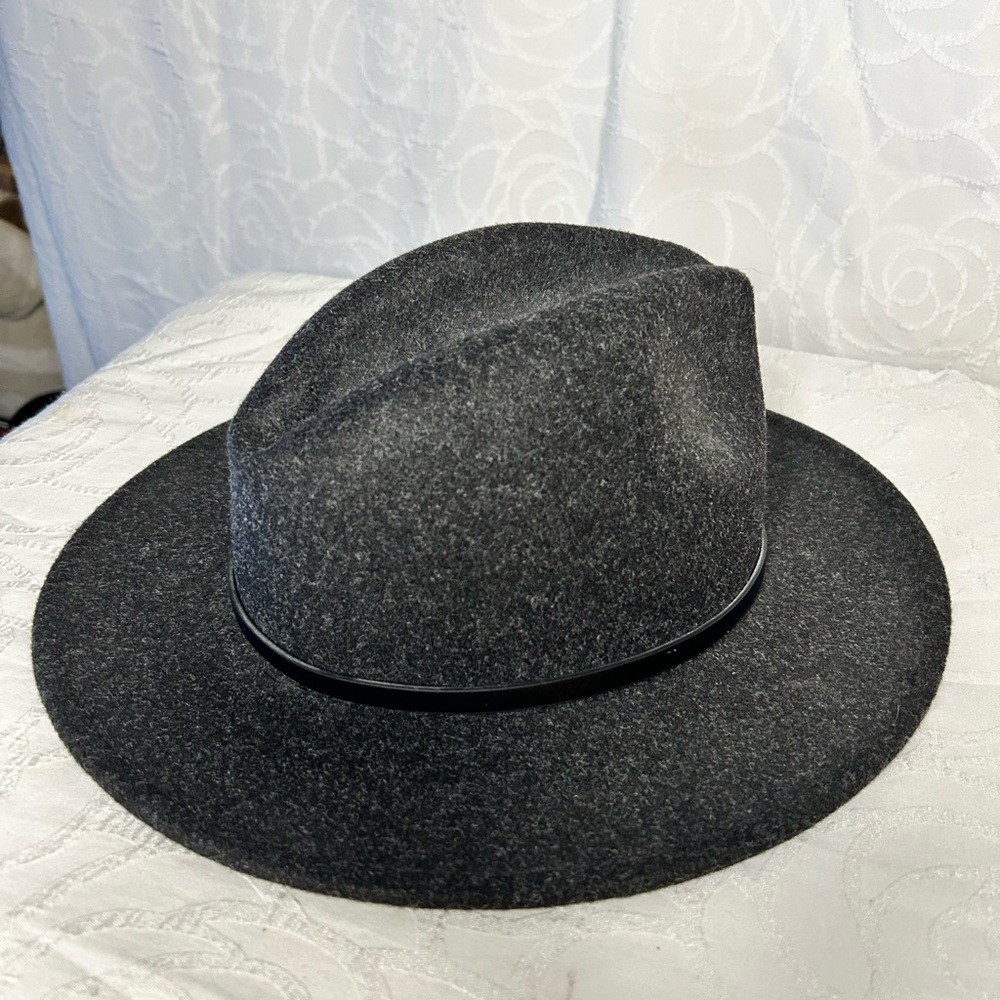 Classic Gray Fedora Wool blend Hat. Non leather trim with gold accent. OSFA. - Picture 2 of 8